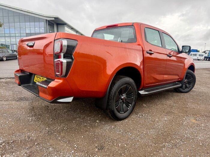 Isuzu D-Max V-Cross - Image 6