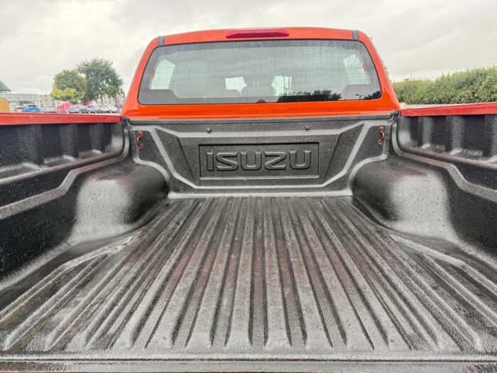 Isuzu D-Max V-Cross - Image 12