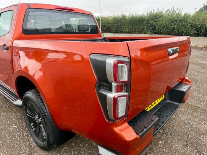 Isuzu D-Max V-Cross - Image 8
