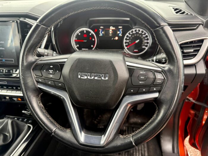 Isuzu D-Max V-Cross - Image 15