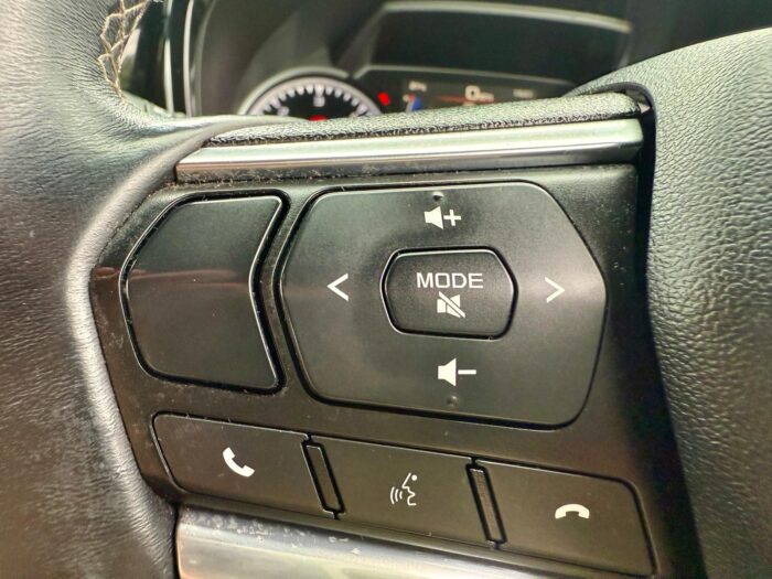 Isuzu D-Max V-Cross - Image 19