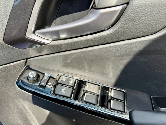 Isuzu D-Max V-Cross (Ex Management Vehicle) - Image 20