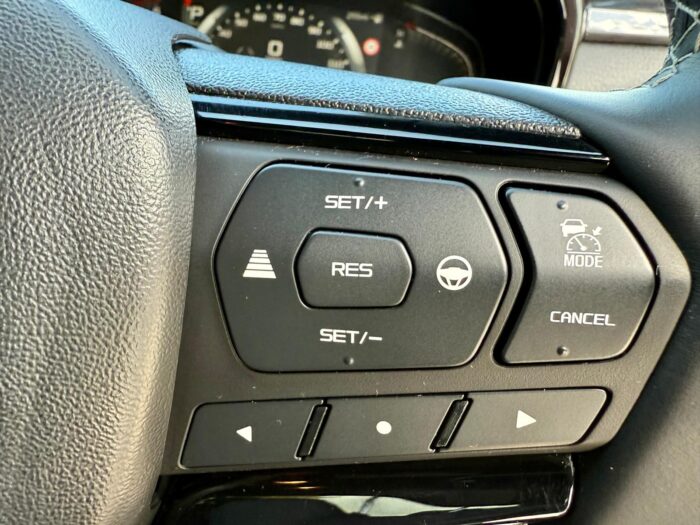 Isuzu D-Max V-Cross (Ex Management Vehicle) - Image 18