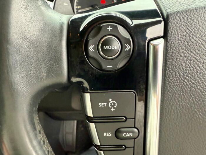 Land Rover Discovery 4 SDV6 Landmark Edition - Image 20