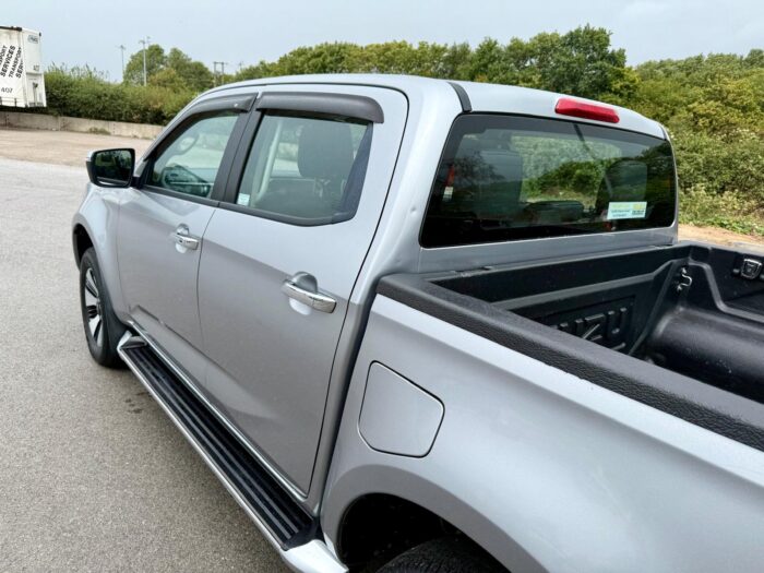 Isuzu D-Max DL40 - Image 10