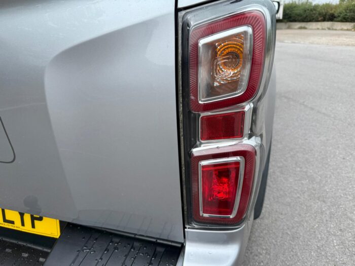 Isuzu D-Max DL40 - Image 8
