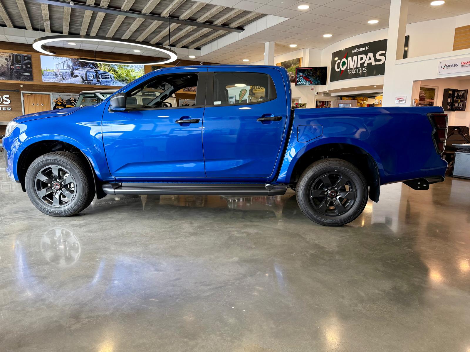 BRAND NEW Isuzu D-Max V-Cross Automatic - Image 5