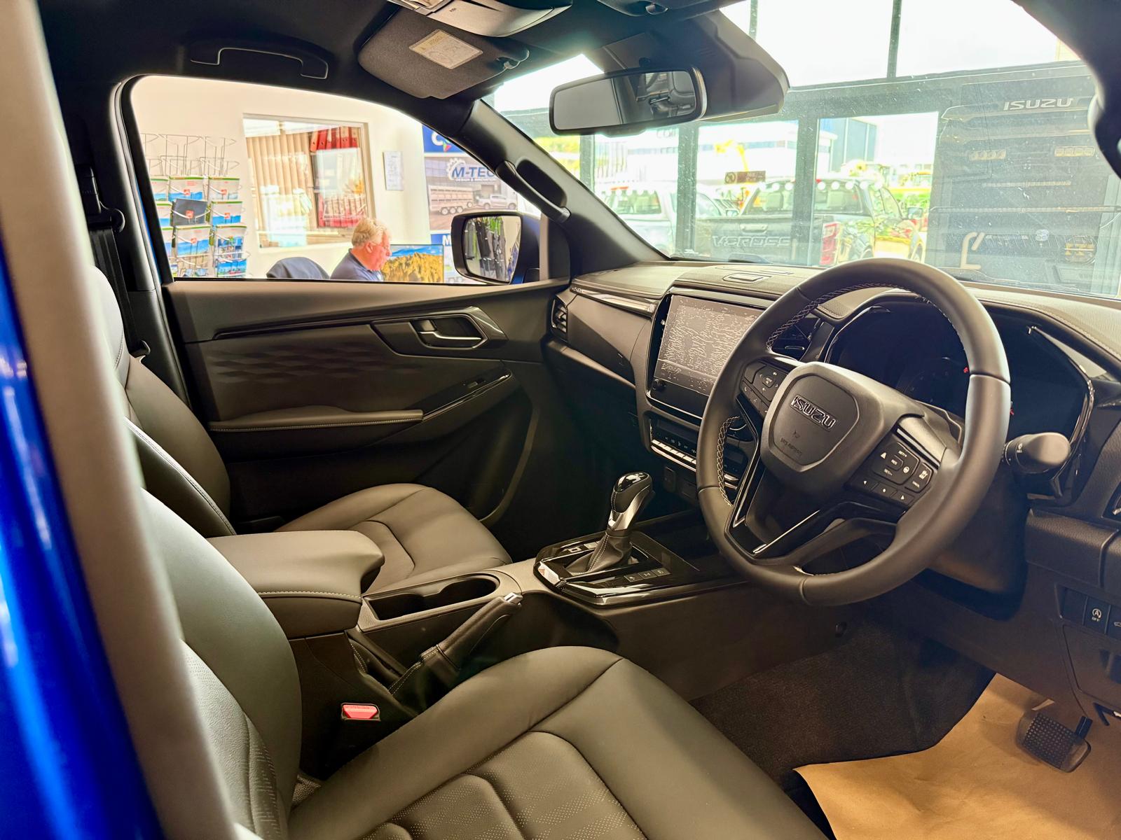 ヴィヴロス BRAND NEW Isuzu D-Max V-Cross Automatic - Compass Automotive