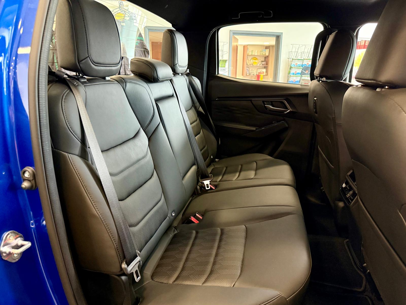 BRAND NEW Isuzu D-Max V-Cross Automatic - Image 19