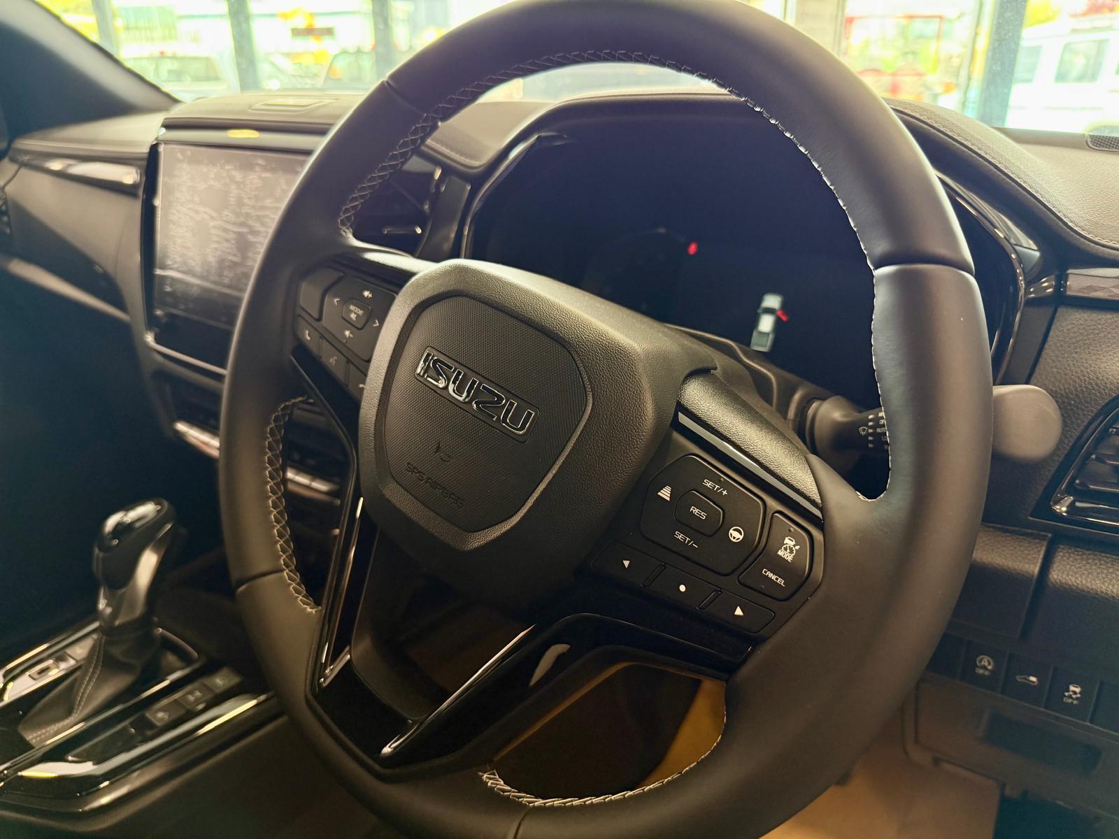 BRAND NEW Isuzu D-Max V-Cross Automatic - Image 22