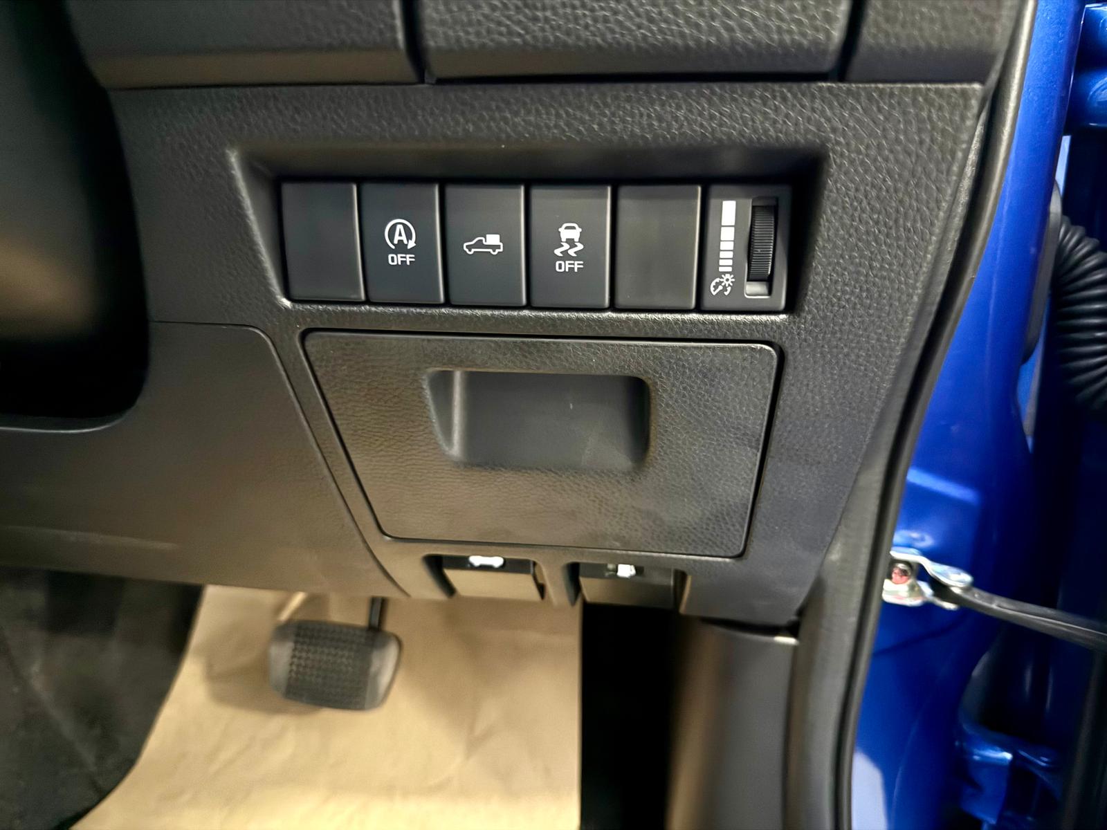 BRAND NEW Isuzu D-Max V-Cross Automatic - Image 25