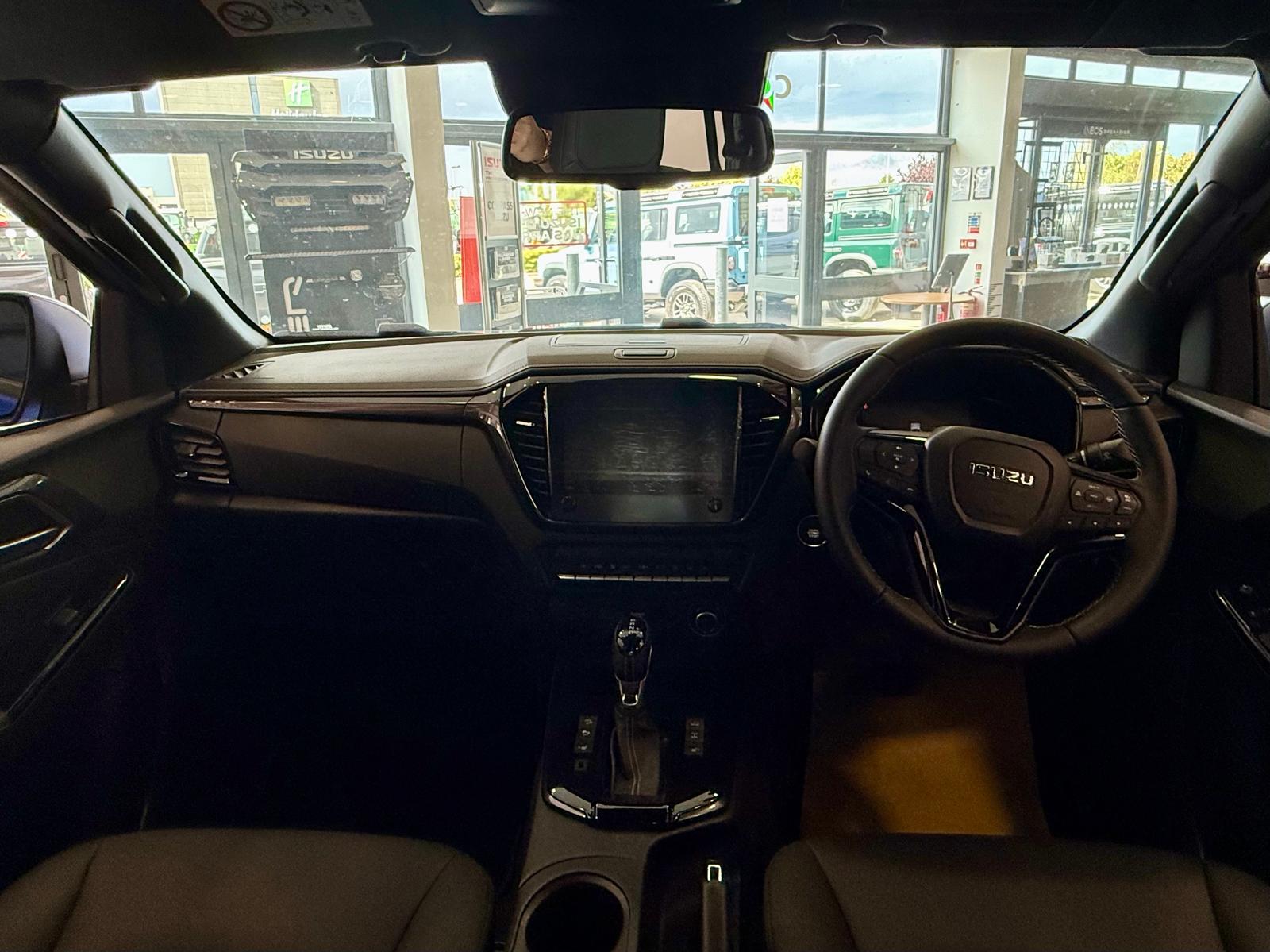 BRAND NEW Isuzu D-Max V-Cross Automatic - Image 23