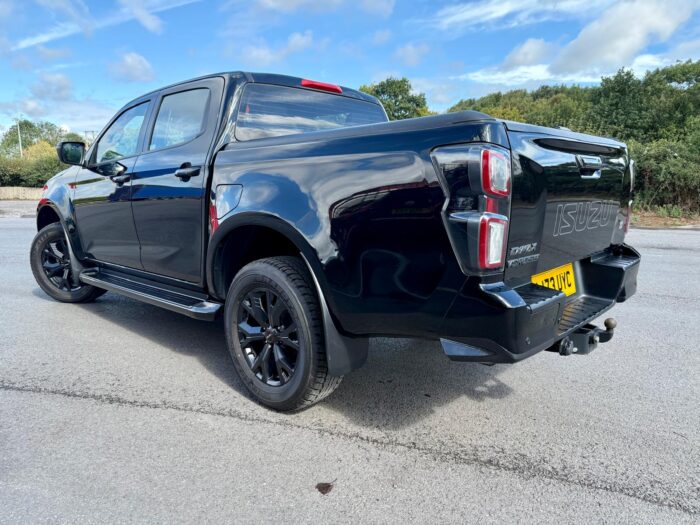 Isuzu D-Max V-Cross Automatic - Image 3