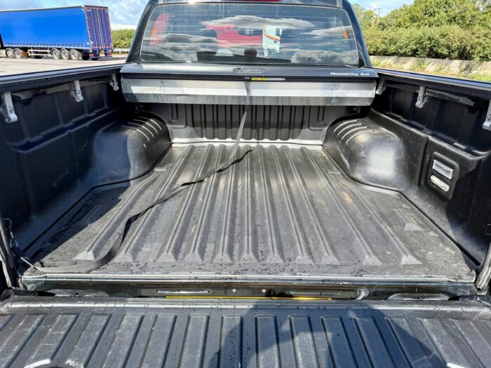 Isuzu D-Max V-Cross Automatic - Image 16