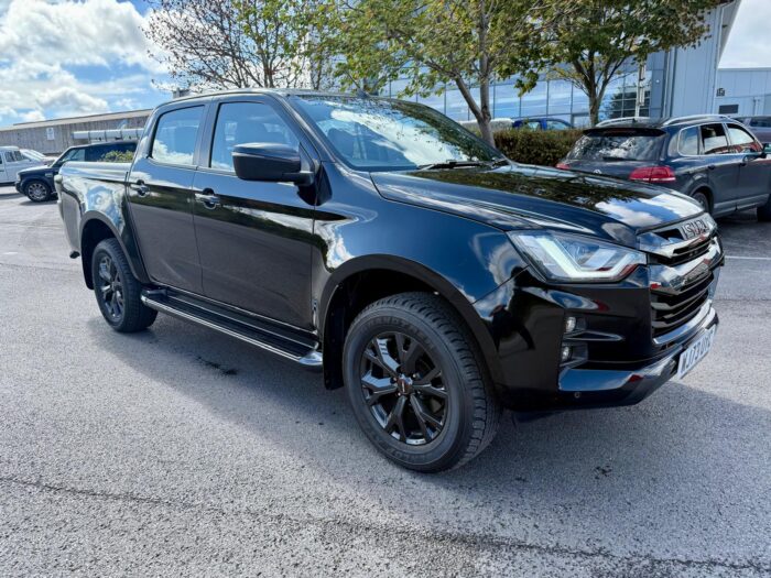 Isuzu D-Max V-Cross Automatic - Image 2