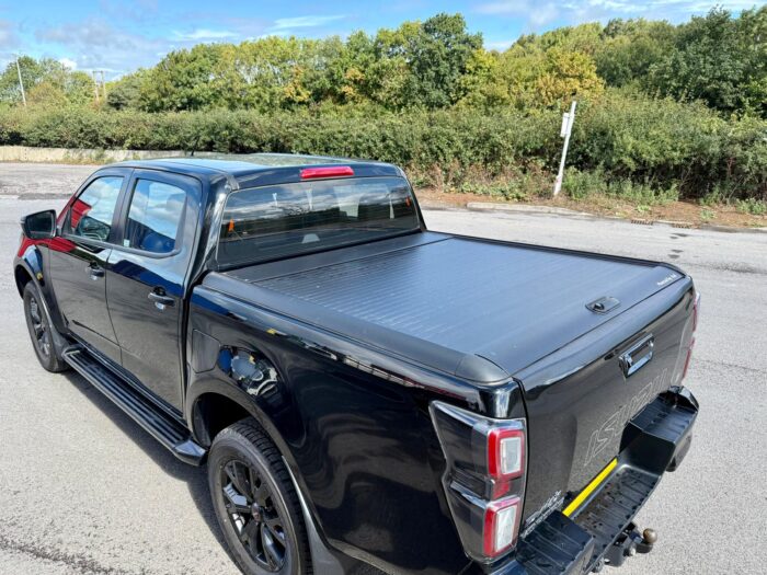 Isuzu D-Max V-Cross Automatic - Image 10
