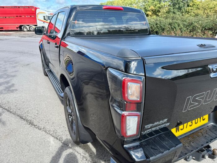 Isuzu D-Max V-Cross Automatic - Image 11