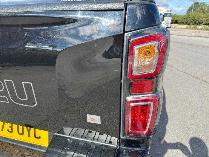 Isuzu D-Max V-Cross Automatic - Image 13