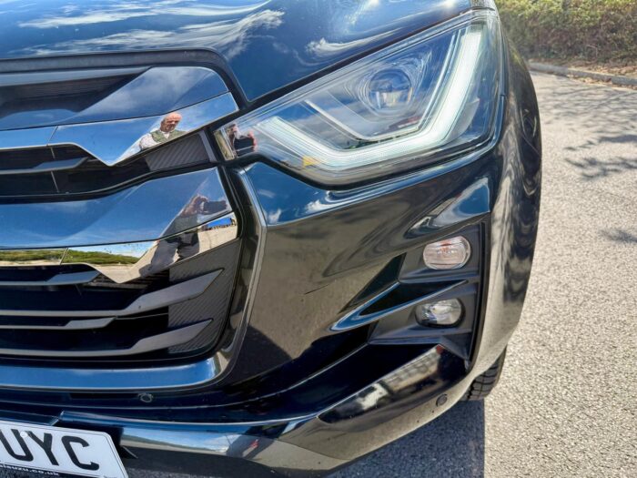 Isuzu D-Max V-Cross Automatic - Image 12