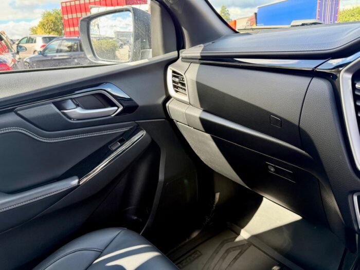 Isuzu D-Max V-Cross Automatic - Image 22