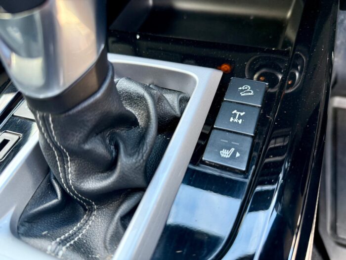 Isuzu D-Max V-Cross Automatic - Image 24