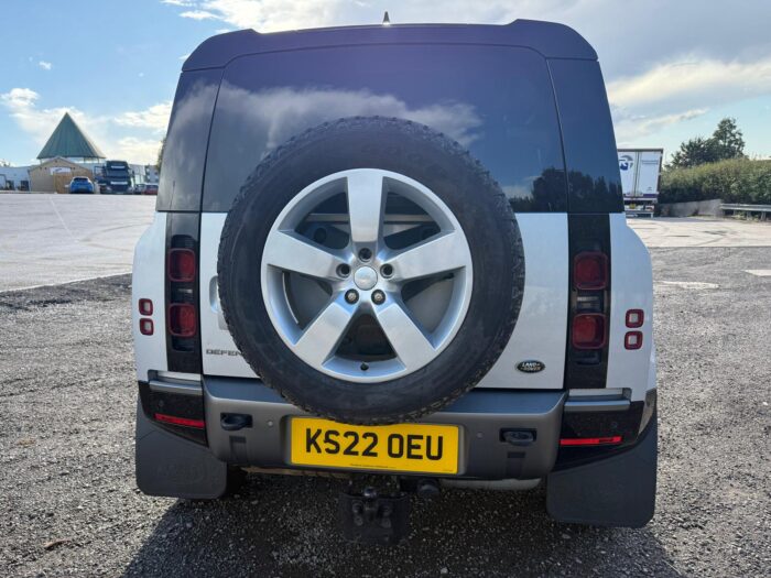 Land Rover Defender 110 D300 X-Dynamic HSE - Image 3