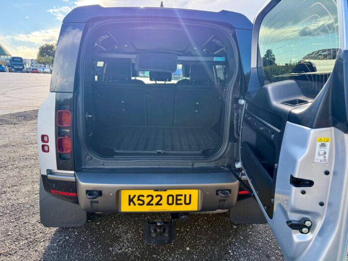 Land Rover Defender 110 D300 X-Dynamic HSE - Image 18