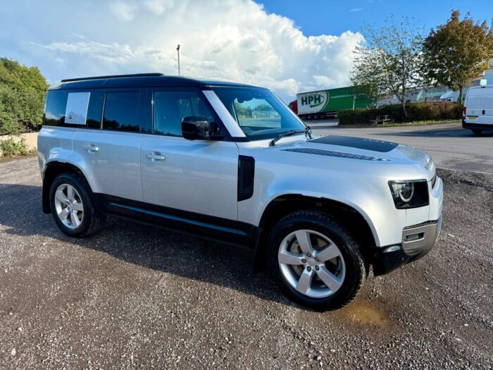 Land Rover Defender 110 D300 X-Dynamic HSE - Image 4