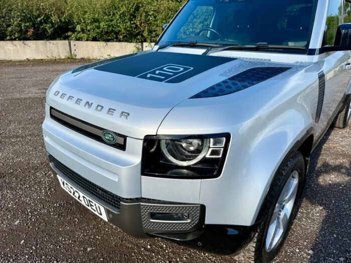 Land Rover Defender 110 D300 X-Dynamic HSE - Image 8
