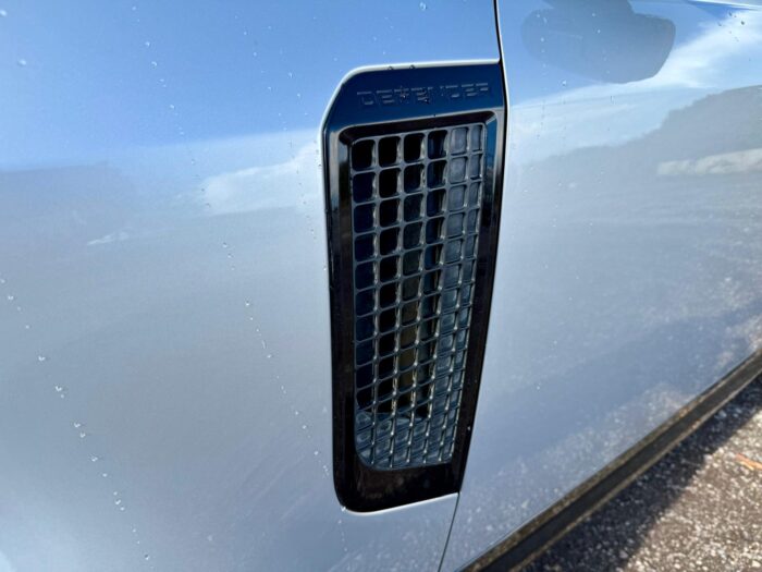 Land Rover Defender 110 D300 X-Dynamic HSE - Image 15
