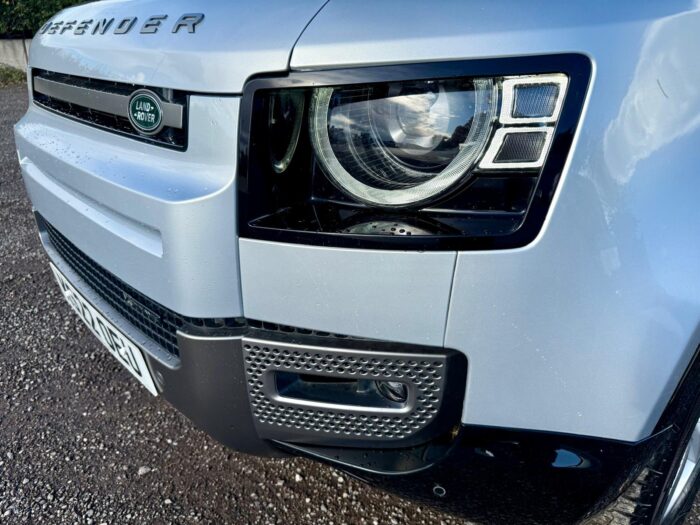 Land Rover Defender 110 D300 X-Dynamic HSE - Image 12