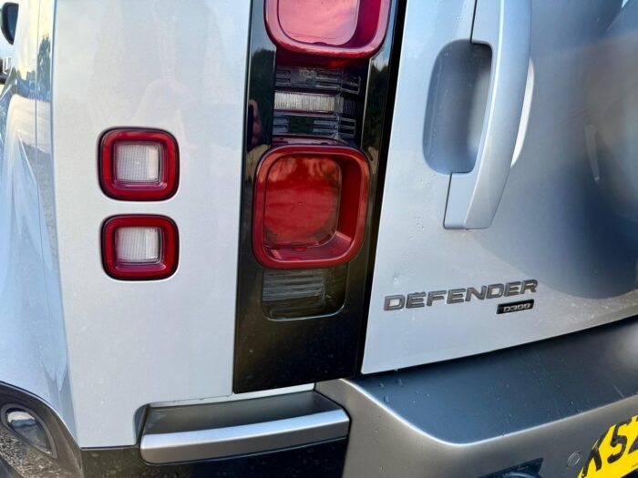 Land Rover Defender 110 D300 X-Dynamic HSE - Image 17
