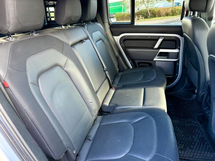 Land Rover Defender 110 D300 X-Dynamic HSE - Image 22