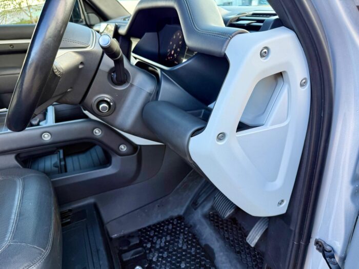 Land Rover Defender 110 D300 X-Dynamic HSE - Image 26