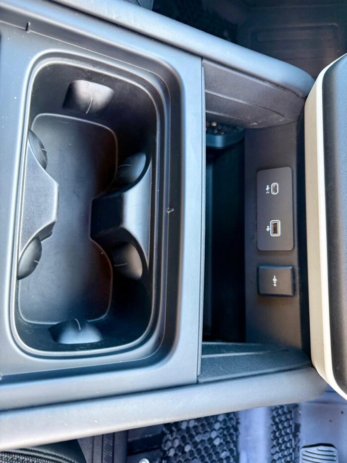 Land Rover Defender 110 D300 X-Dynamic HSE - Image 27