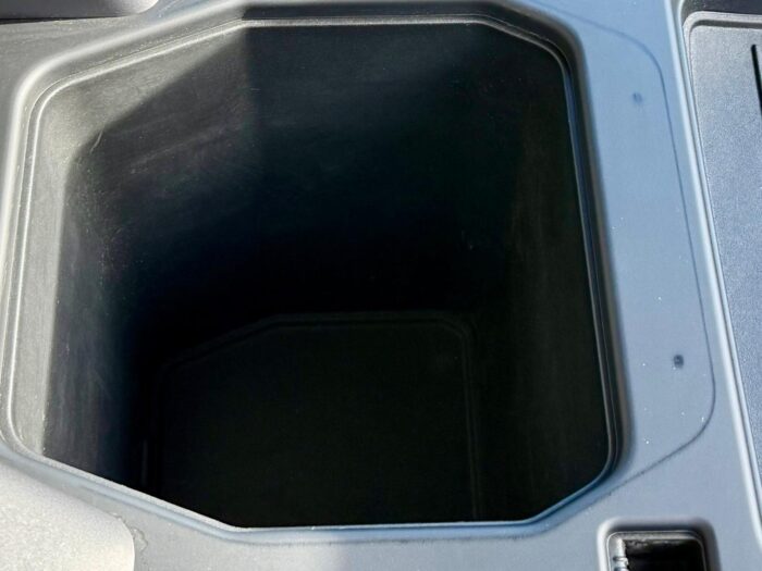 Land Rover Defender 110 D300 X-Dynamic HSE - Image 34