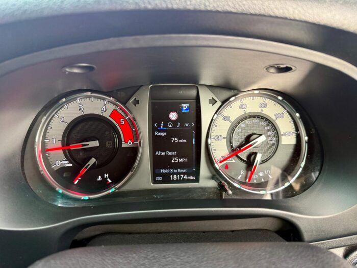 Toyota Hilux GR Sport 2.8L - Image 18