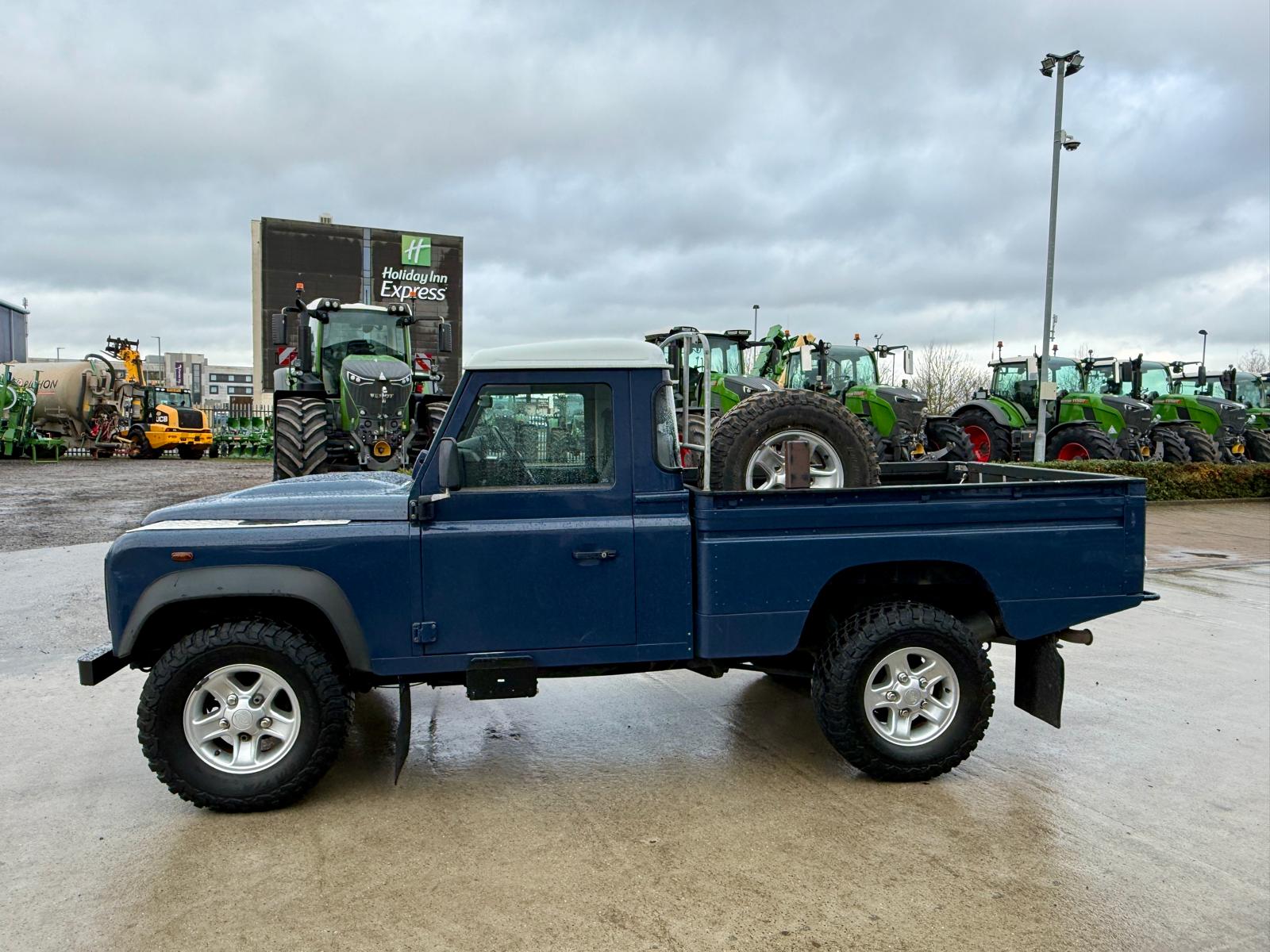 Land Rover Defender 110 TDCi Hi-Capacity PickUp - Image 6