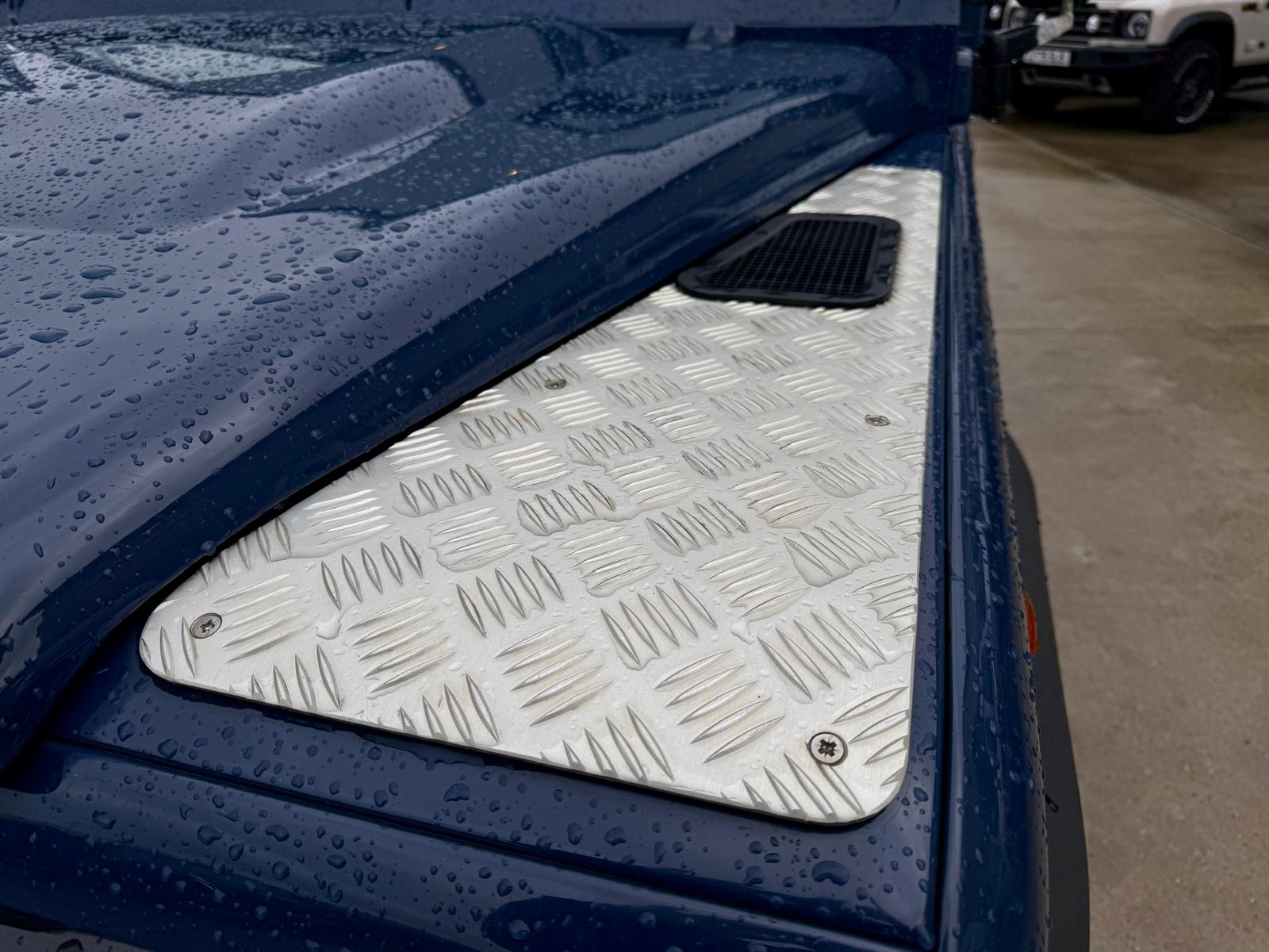 Land Rover Defender 110 TDCi Hi-Capacity PickUp - Image 19