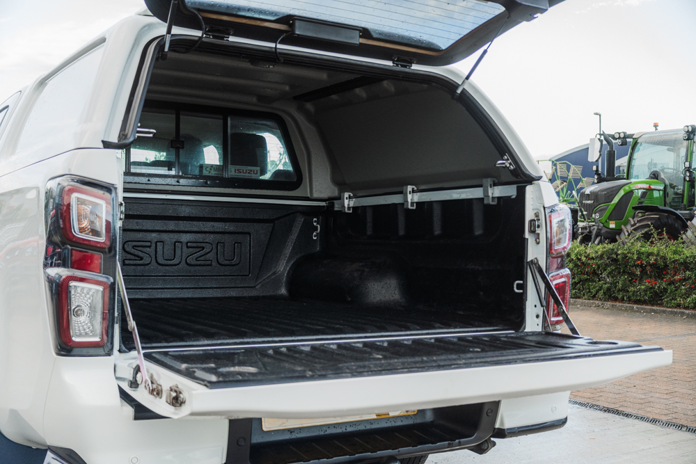 Isuzu D-Max DL40 Automatic - Image 10