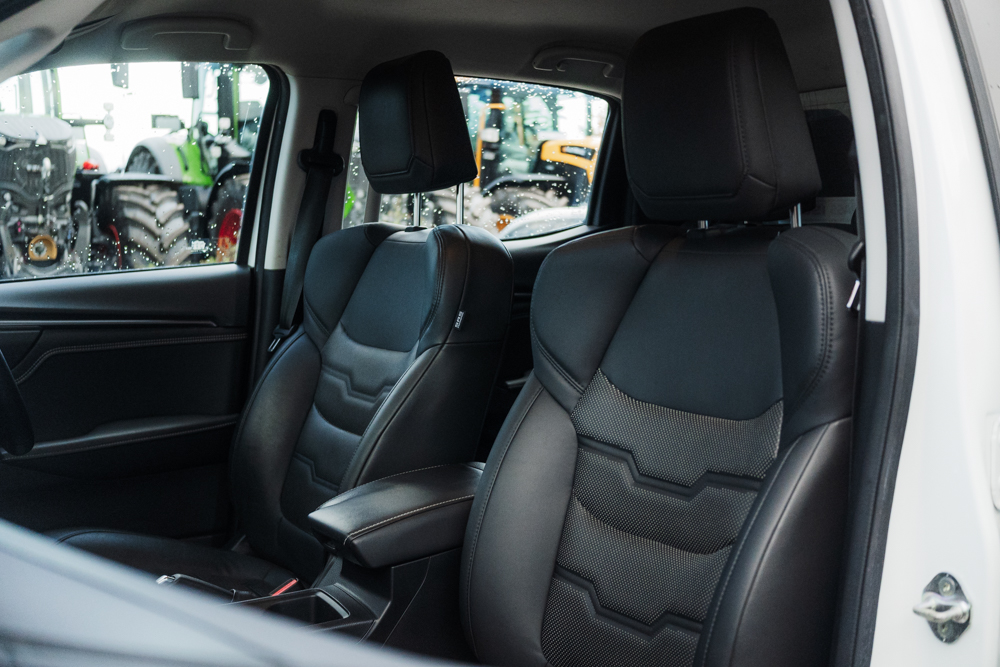 Isuzu D-Max DL40 Automatic - Image 32