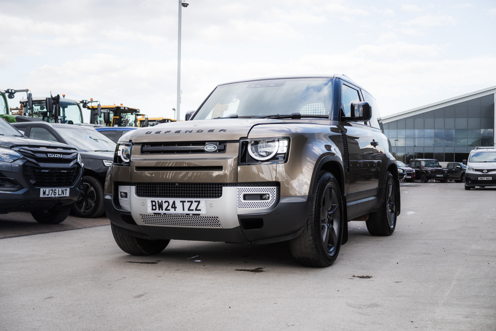 Land Rover Defender 90 3.0 D250 MHEV Hard Top SUV Auto - Image 4