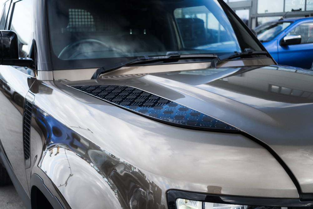 Land Rover Defender 90 3.0 D250 MHEV Hard Top SUV Auto - Image 13
