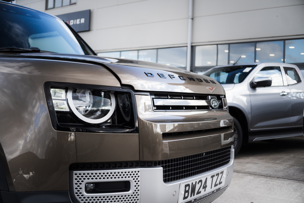 Land Rover Defender 90 3.0 D250 MHEV Hard Top SUV Auto - Image 11