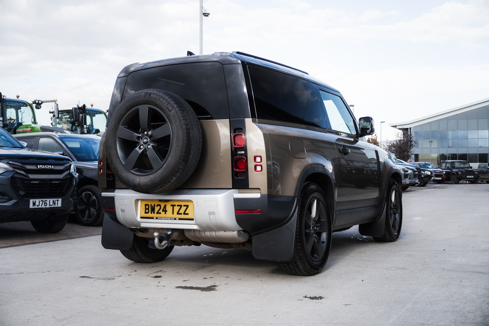 Land Rover Defender 90 3.0 D250 MHEV Hard Top SUV Auto - Image 5