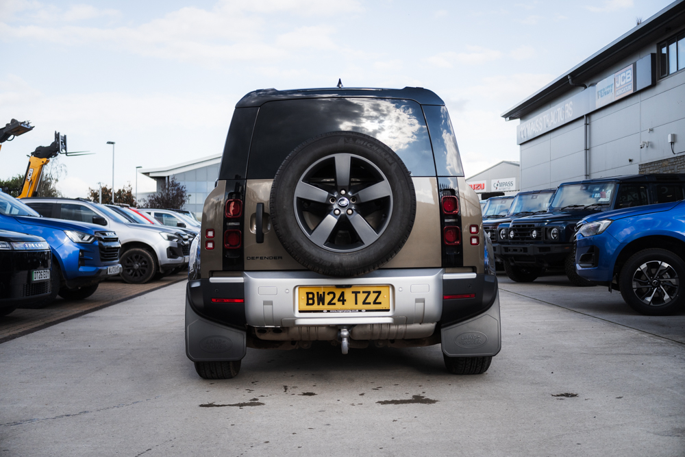 Land Rover Defender 90 3.0 D250 MHEV Hard Top SUV Auto - Image 6
