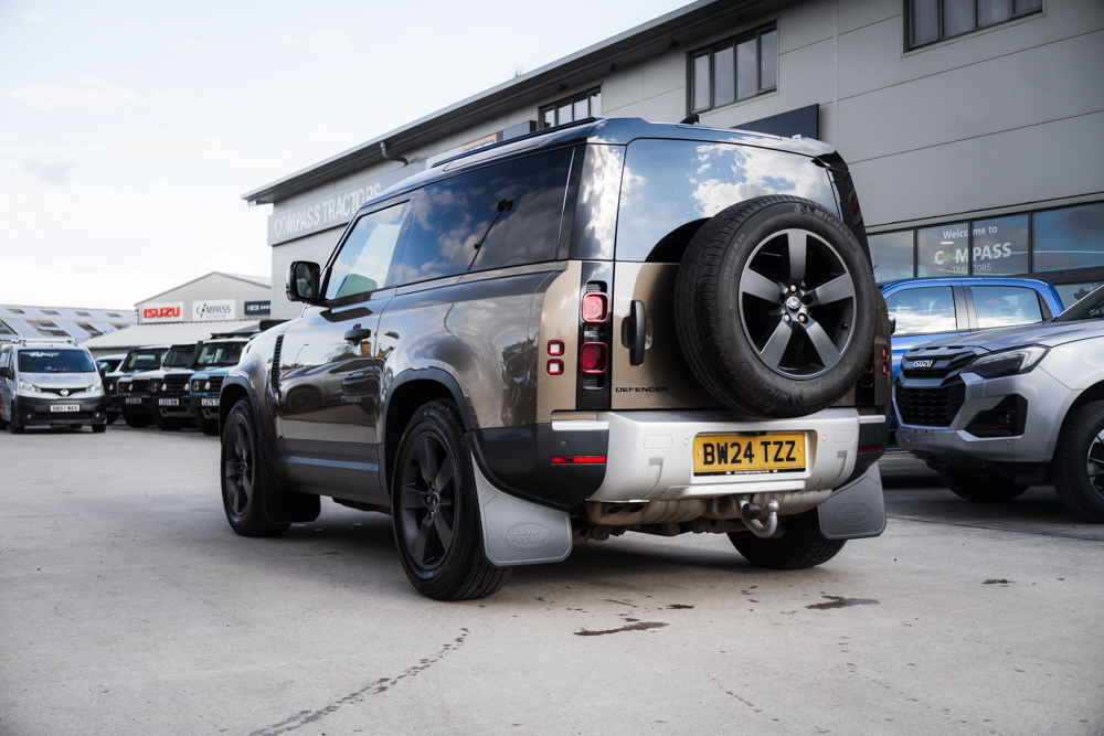 Land Rover Defender 90 3.0 D250 MHEV Hard Top SUV Auto - Image 7
