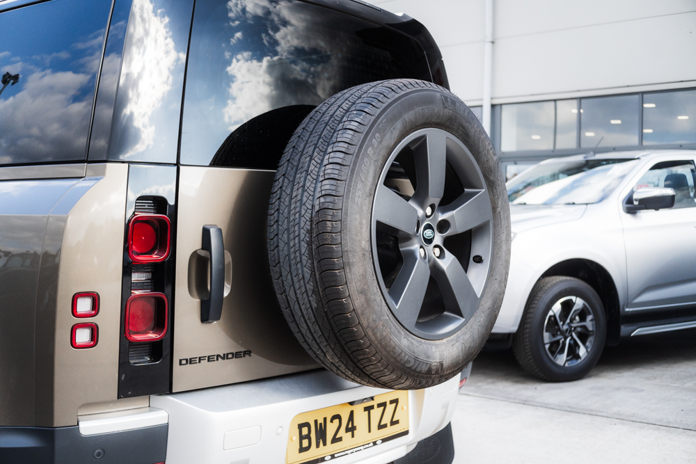 Land Rover Defender 90 3.0 D250 MHEV Hard Top SUV Auto - Image 8