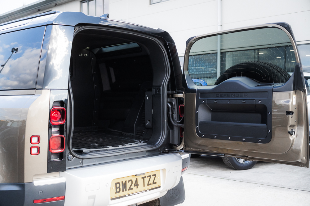 Land Rover Defender 90 3.0 D250 MHEV Hard Top SUV Auto - Image 14