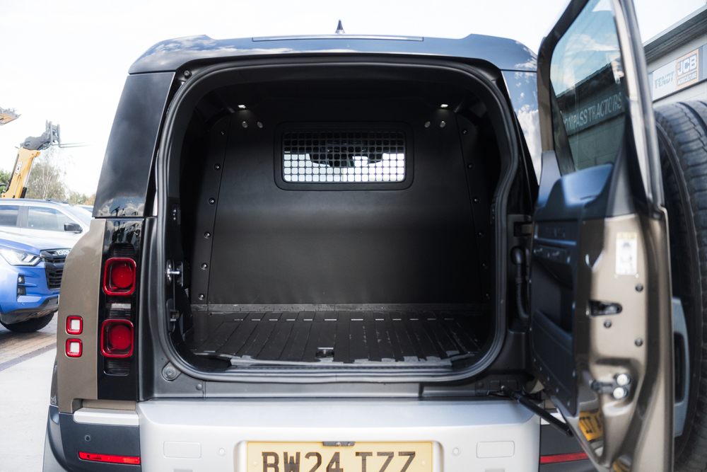 Land Rover Defender 90 3.0 D250 MHEV Hard Top SUV Auto - Image 15